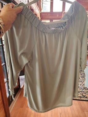 Alya Off-Shoulder Blouse in Sage